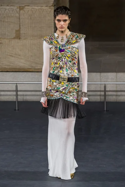 Look 70